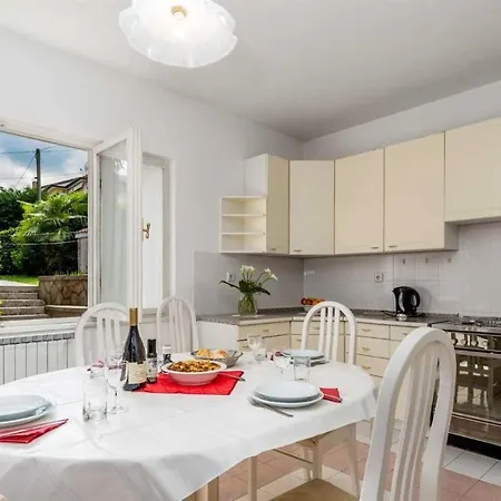Rona Ani Apartment