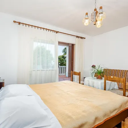 Rona Ani Apartment