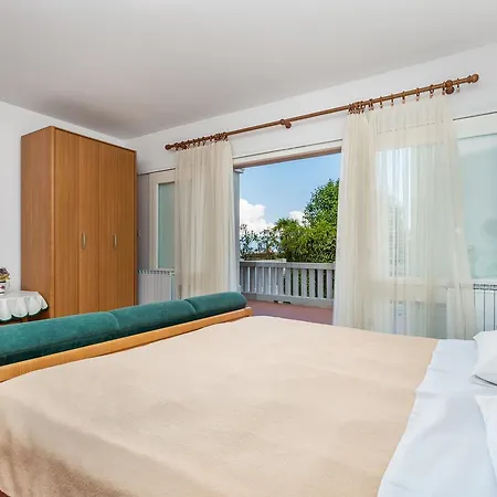 Rona Ani Apartment