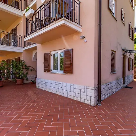 Rona Ani Apartment
