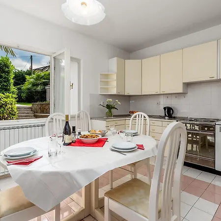 Rona Ani Apartmán Ičići