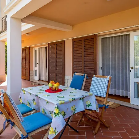 Rona Ani Apartmán Ičići